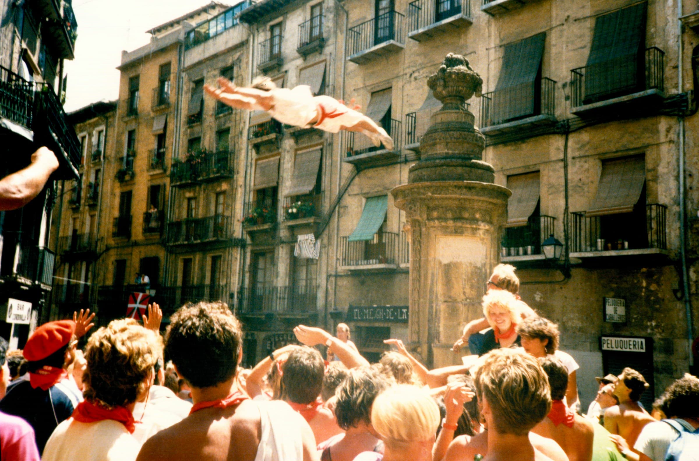 Young students hanging out in Barcelona, exemplifying spontaneous connections.
